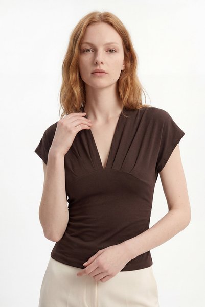 HAKKE Elegant blouse with ruched detail and v-neck