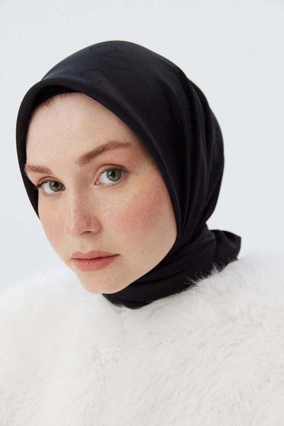 Sezen Siyah Oval Desenli Jakar Eşarp