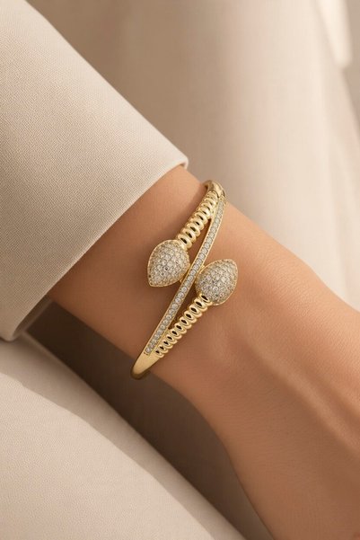 XUPING JEWELRY إس تي إل إنسى/مجوهرات شوبينغ، قلادة مرصعة بحجر الزركون.