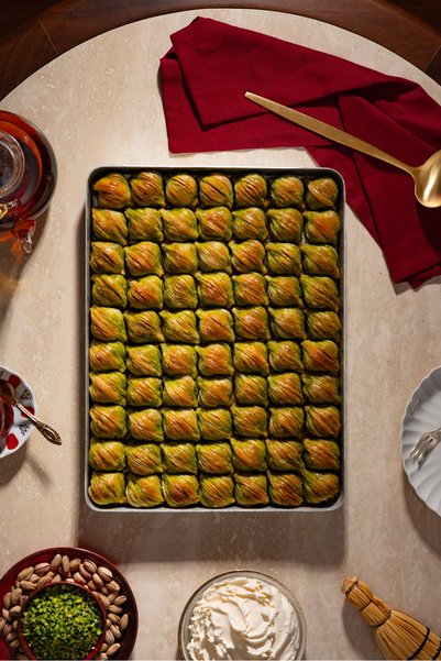 Gaziantep Güllüoğlu Fıstıklı Midye Baklava - Büyük Boy Tepsi ℮ 3.75 kg - (85-95 dilim)