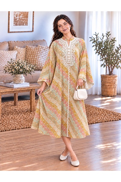 White colour جلابية نسائية واسعة منقوشة بأكمام طويلة وتفاصيل دانتيل