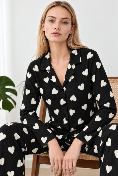 bysocafashion طقم بيجامة نسائي بياقة قلبية سوداء 4824