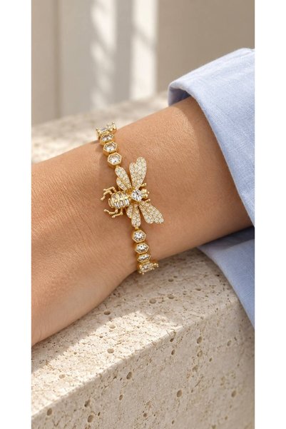 Store Diva Charm Sparkling Bee Luck Bracelet