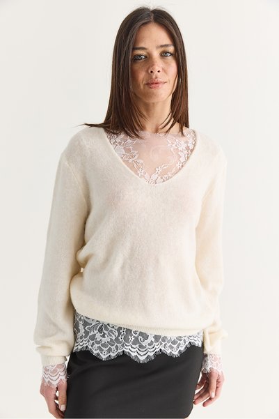 Bianco Lucci Kadın Krem 2 Parça Dantel Bluz ve V Yaka Oversize Triko Kazak Takım TK261156 60286726