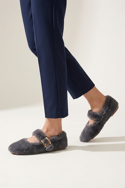 Moda Devrin Women's Gray Plush Fur Rubber Buckle Flat Sole Daily Home Slipper...