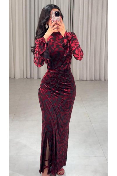 it's Mine فستان سهرة بتشجيره مخمل Burgundy