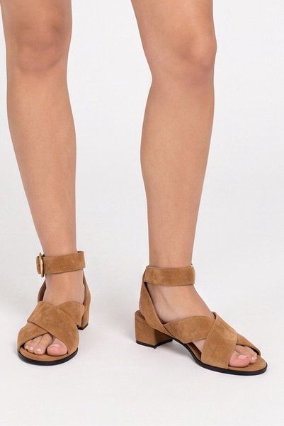 Vanessa Wu Women Luna Cross Adjustable Buckle Closure Sandals, Brown