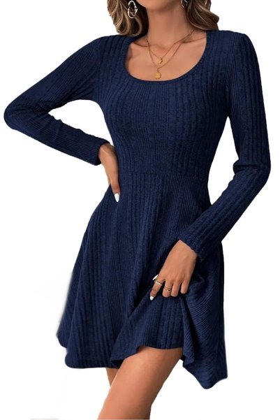 import Rochie scurtă în linie A, cu mâneci lungi, din țesătură reiată.