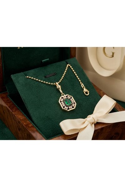 KBC STORE Kbc Gold Green Stone Medallion Chain Necklace