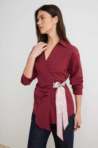 Trendyol Collection بلوزة مزدوجة الصدر بتفاصيل ربط باللون العنابي TWOAW27BZ00317