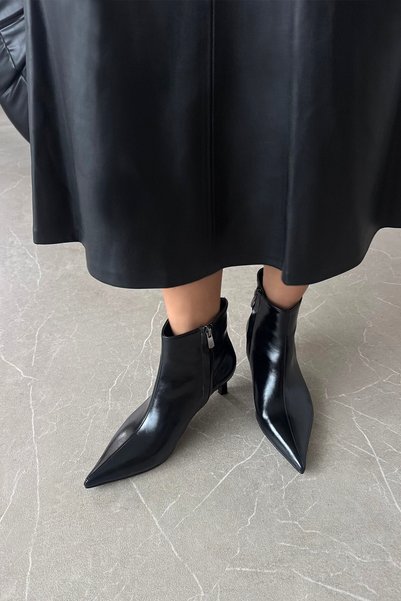 STRASWANS Rabel Women's Wrinkled Leather Boots Black