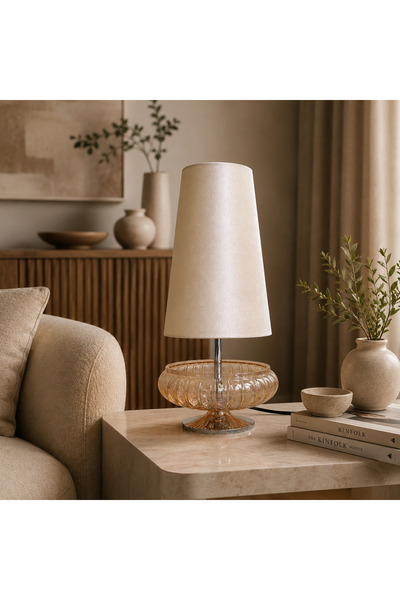 Highpoint مصباح طاولة من هاي بوينت بتصميم كلاسيكي أنيق يناسب المجالس وغرف الن...