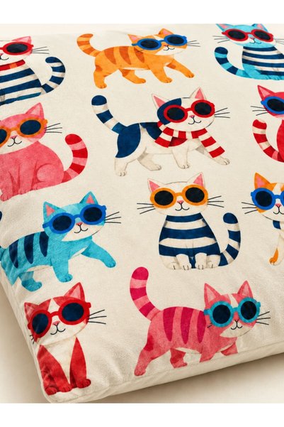PİKKO HOME Cool Cats renkli kedi ve geometrik desenli dijital baskılı kadife dokulu polyester 4 lü kırlent kılıfı seti(dkr)