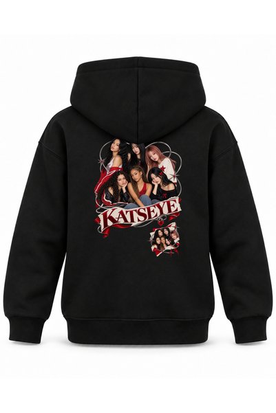 SVART WEAR سويت شيرت بقلنسوة للأطفال مطبوع عليه نصوص إدارية من KATSEYE مصنوع ...