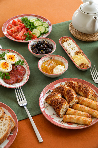 Heda Porselen Gülizar 16 Piece Porcelain Breakfast Set for 6 People