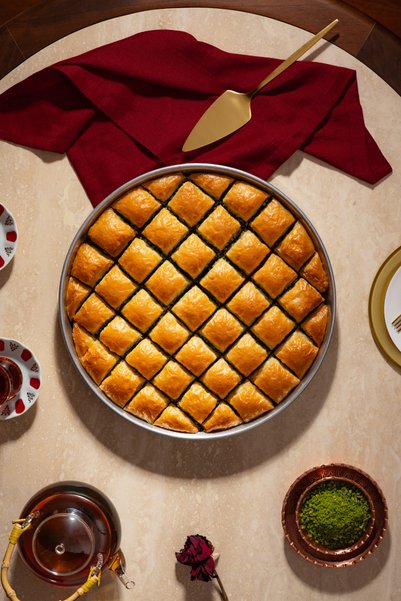 Gaziantep Güllüoğlu Özel Kare Baklava - Büyük Boy Tepsi ℮ 4 kg - (75-85 dilim)
