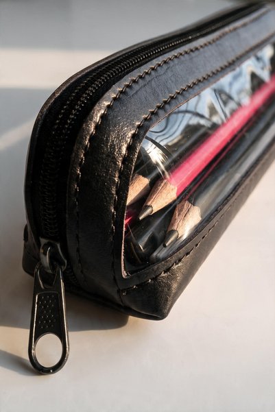BeeBlack Ziyo Model şeffaf üçgen kalemlik - kalem kutusu Kalemlik 19cm X 6cm X 6cm