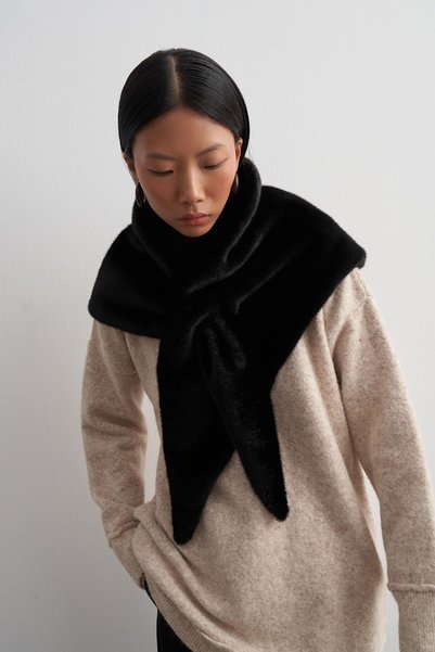 KADRİYE BAŞTÜRK Fur Scarf Black