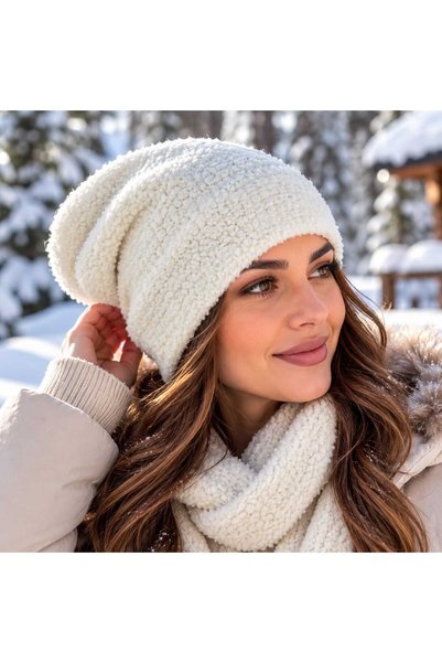 Generic Brand Căciulă Damă Pufoasă, Alb-Crem, Model Oversized Slouchy
