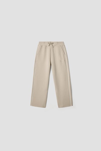 Guess بنطال رياضي كريمي للأولاد
