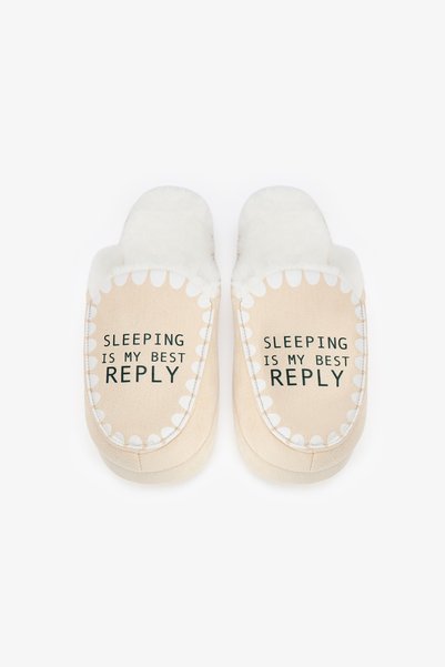 Penti Παντόφλες με σχέδιο και σλόγκαν Kum Sleeping