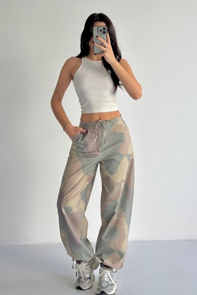 BEJNA Women's Camouflage Patterned Drawstring Pants with Adjustable Cuffs
