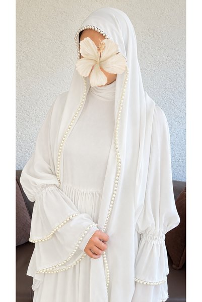 inci wears Medina Silk White Pearl Shawl