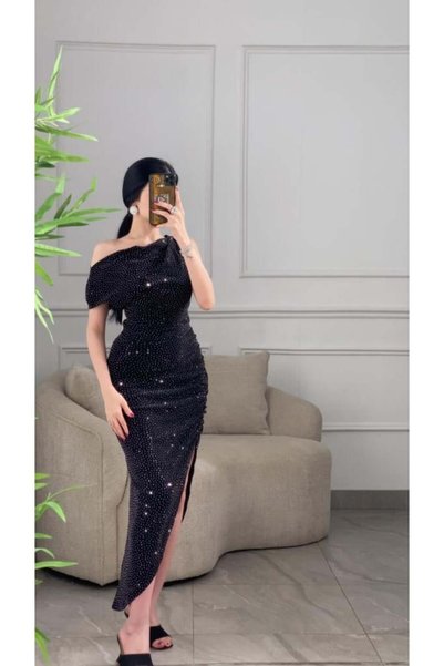 it's Mine فستان سهرة بكريستالات صغيره