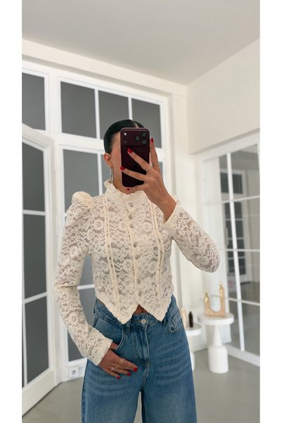 GAUS CO Beyaz Vatkalı Likralı Yumuşak Dantelli Tasarım Bluz GAUS-02331