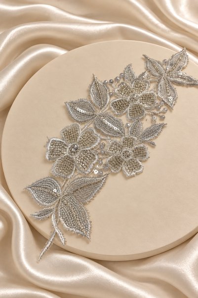 jasmina store تطريز بالخرز على شكل زهرة