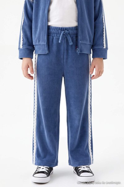 TRENDYOLKIDS Marineblaue, bestickte Samthose mit weitem Bein für Mädchen TKDA...