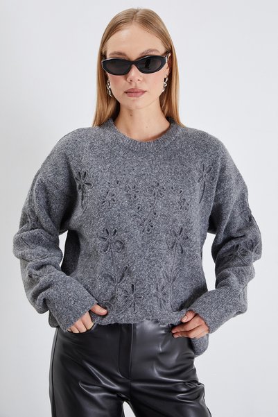 Fulla Moda Floral Embroidered Crew Neck Casual Knit Sweater