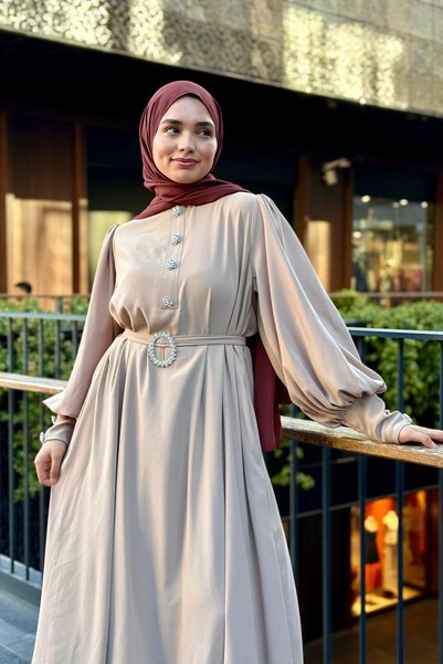 Berel Moda Rochie Abaya Hijab Bej din mătase Dubai cu cristale și fermoar la ...