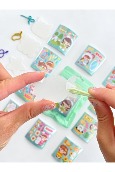 Kağıt Gemi Dükkan 23 Parça Yeşil Paket Kendi Anahtarlığını Tasarla Seti / Şeffaf Anahtarlık Aparatı / Renkli Zincir / Sticker / Etiket / Cımbız / Spatula DIY Aktivite Seti