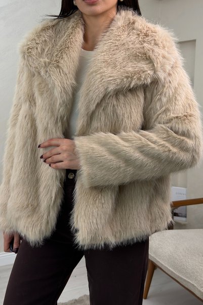 miraylawear Lori Bej Renkli Geniş Yakalı Kadın Kürk Mont