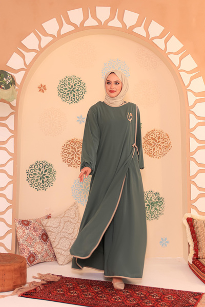 Berel Moda فستان تيسهتير فيراس باللون الأخضر النعناعي مع تطريز إيليف فاف وأزر...