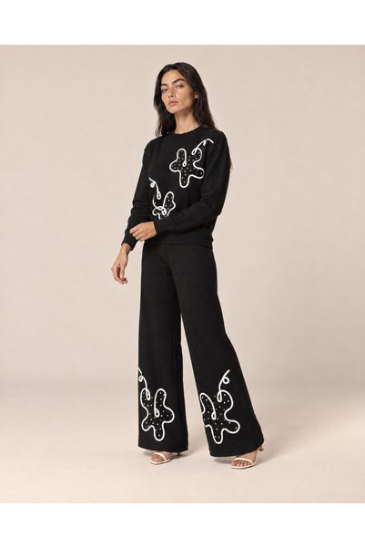 TOP CLOTHE طقم نسائي شتوي صوف تريكو قطعتين بلوزة بأكمام طويلة وبنطال واسع بتطريزات مزينة بالقطع الكريستالية