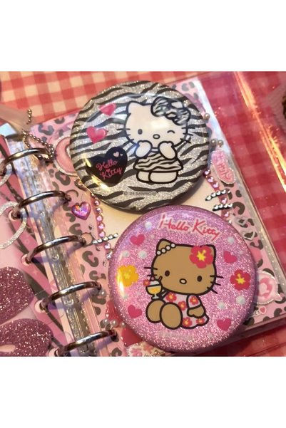 BANDAI c3 Kawaii Cartoon Cat Badge Pin with Glitter Finish and Hearts 58mm Cu...