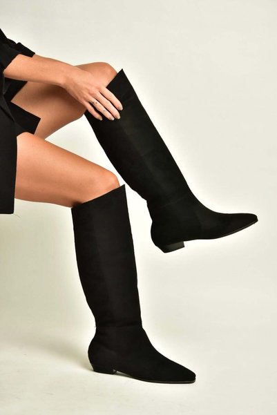 Fox Shoes Z404202702 حذاء نسائي كلاسيكي أسود اللون من جلد السويد.
