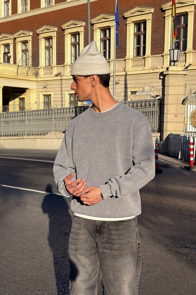 Flaw Wear Concrete Washed Grey Crewneck