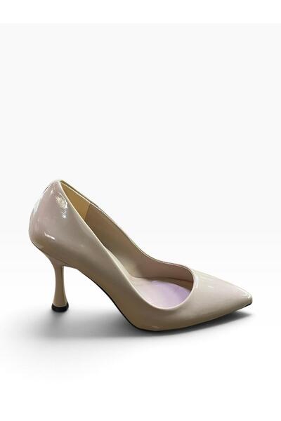 Shoes Γυναικείο παπούτσι με γόβες στιλέτο από λουστρίνι