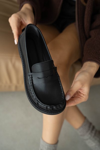 selin shoes Livo Kalın ve Düz Taban Klasik Kadın Ayakkabı- SİYAH DERİ