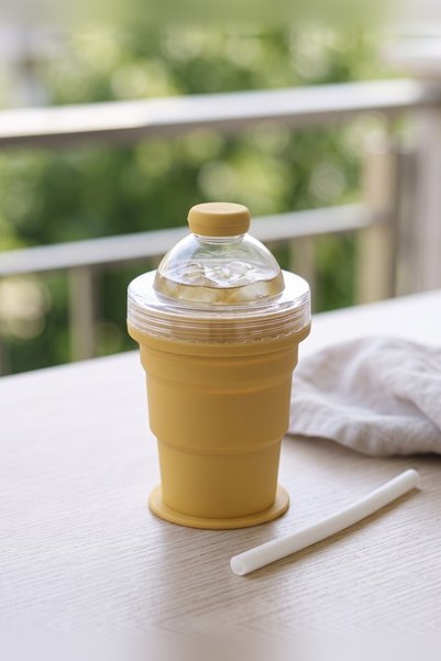 Snow Homs Collapsible Silicone Cup with Straw, Clear Lid, and Stopper—Travel and Camping Cup