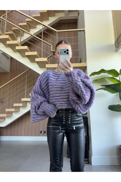 BB Bensu Buyruk SIRT DEKOLTELİ CROP KAZAK