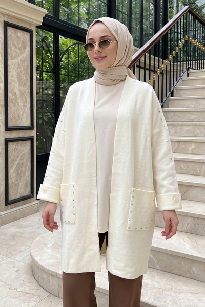Levidor كارديجان بتفاصيل أزرار وياقة مزينة بالأحجار 260912 بيج
