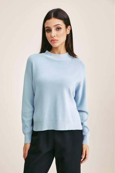Tenda High Neck Asymmetric Hem Knitted Blouse Blue