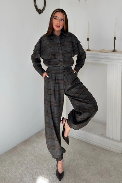 bysocafashion طقم نسائي من قماش الأنثراسايت بنقشة مربعات، يتضمن رداءً.