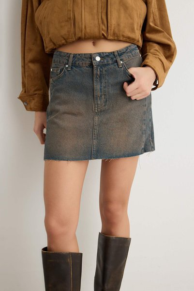 TRENDYOLMİLLA Mavi Soluk Efekt Vintage Yüksek Bel Mini Denim Etek TWOAW25ET00087