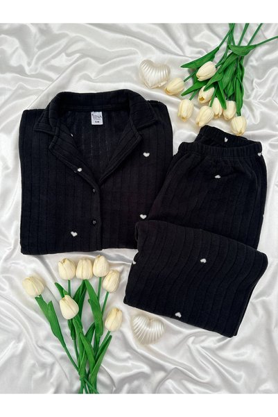 Lena Homewears طقم بيجامة من الصوف الأسود بنقشة قلوب وأزرار