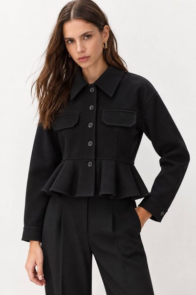 Top Step Six-Flawed Short Buttoned Jacket